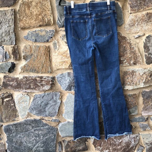 Spanx Everywear Flare Pull On Raw Hem Jeans Size Medium - Picture 4 of 7